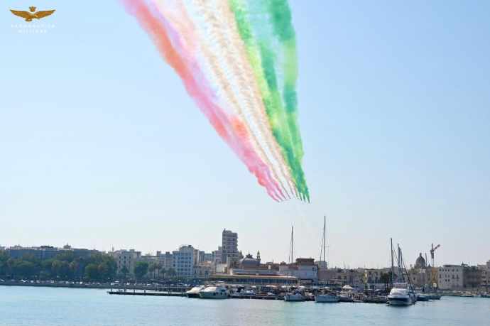 Bari Vista A Bordo Delle Frecce Tricolori Le Foto E Il Video In Pov