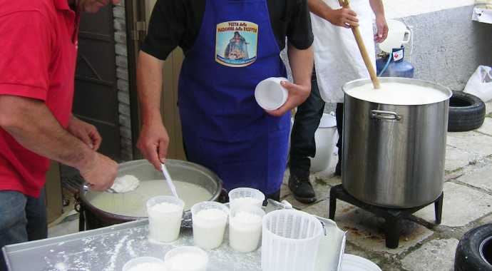 In Puglia La Festa Della Madonna Della Ricotta Legata Alla Transumanza