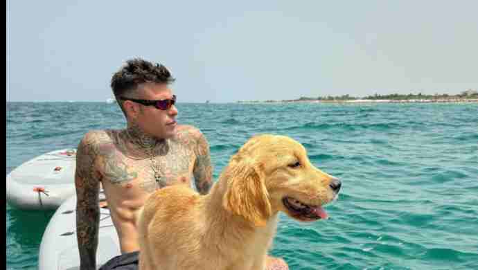 Fedez E Garance Authi Insieme In Puglia Le Foto Rivelano La Prima Di